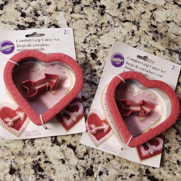Wilton 2-pc Comfort-Grip Heart Arrow Cookie Cutter Bundle - Picture 2 of 3